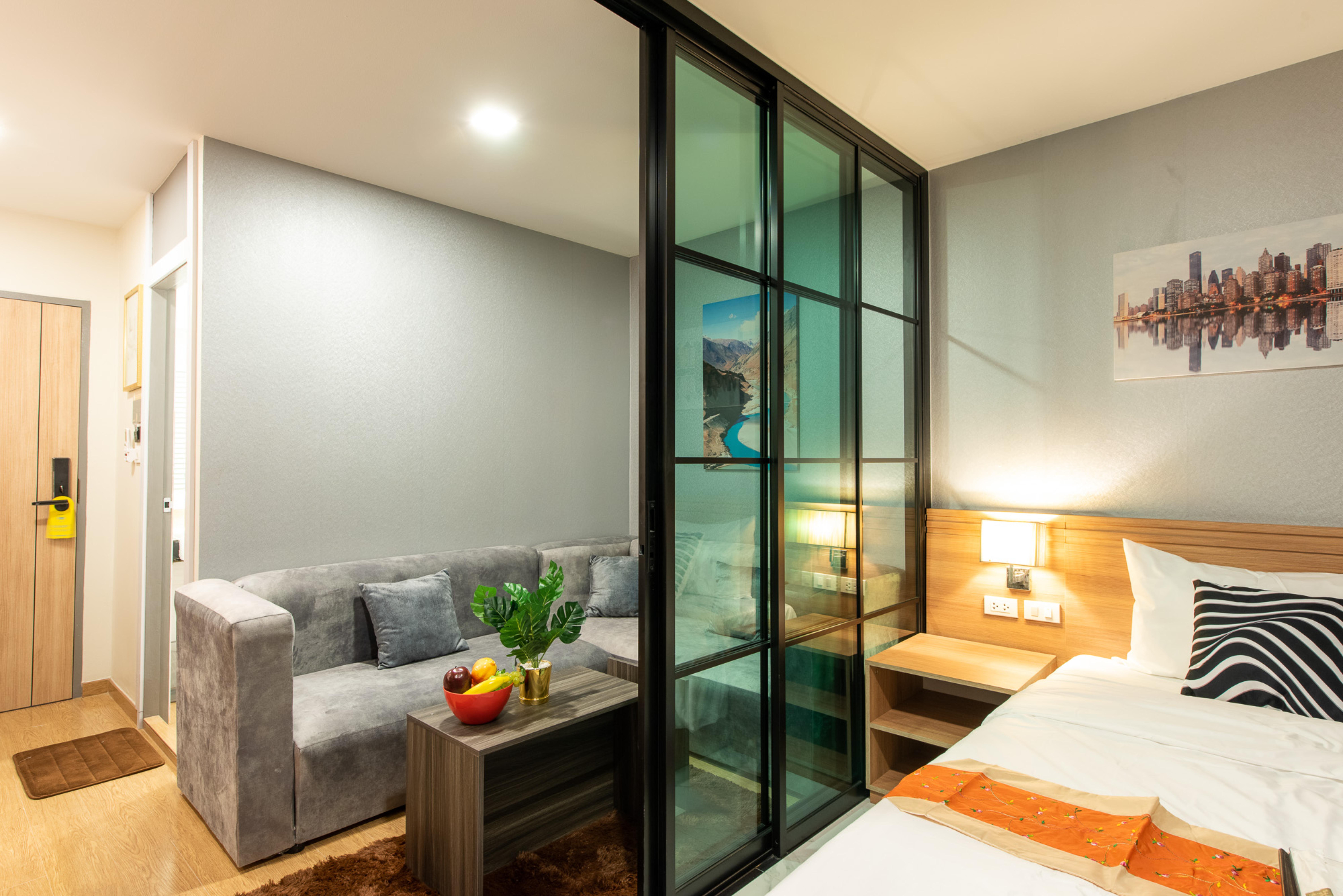 Metro Hotel Ratchada 36 Банкок Екстериор снимка