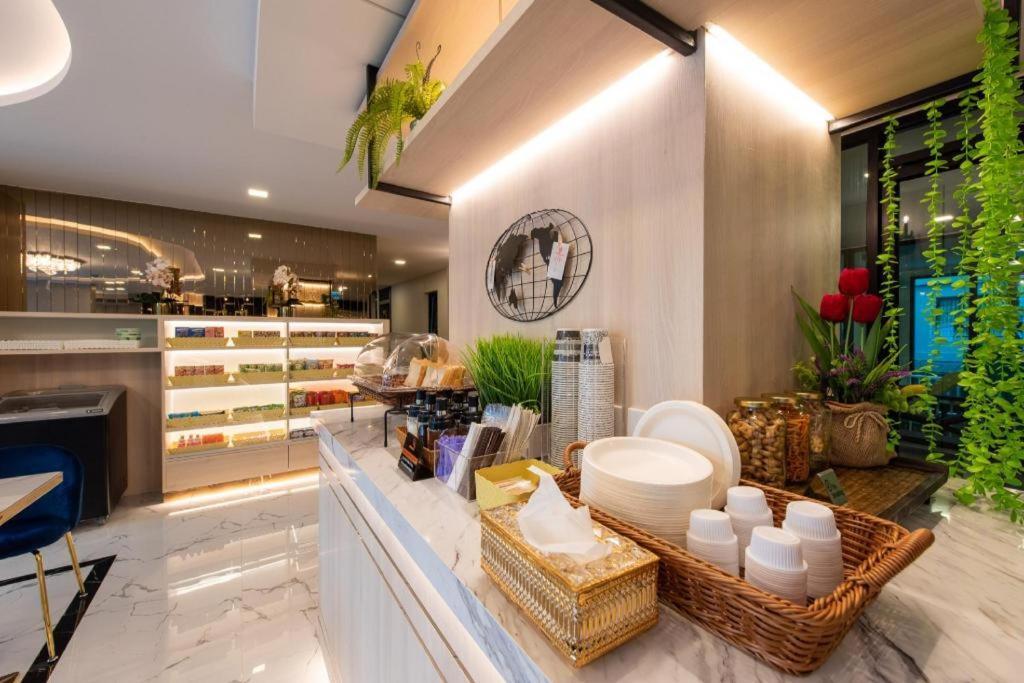 Metro Hotel Ratchada 36 Банкок Екстериор снимка